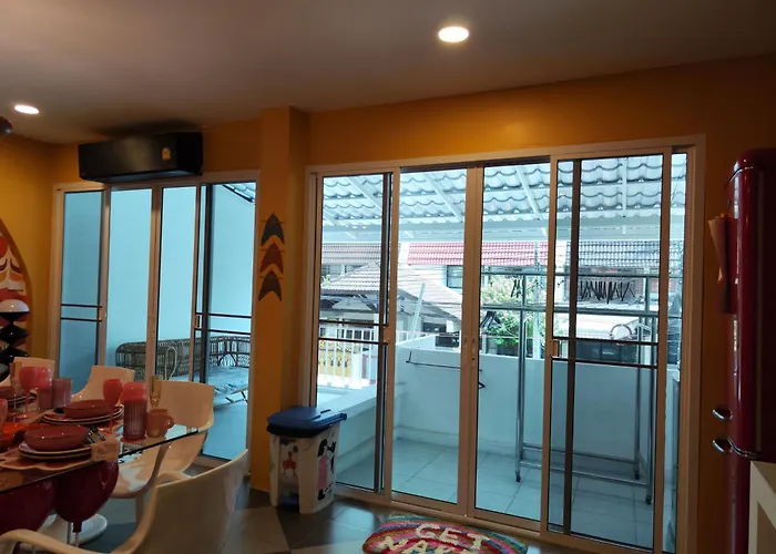 Retrovibes Sathorn Bts Saphan Taksin Iconsiam Asiatique Chao Phraya Max 9 Persons *