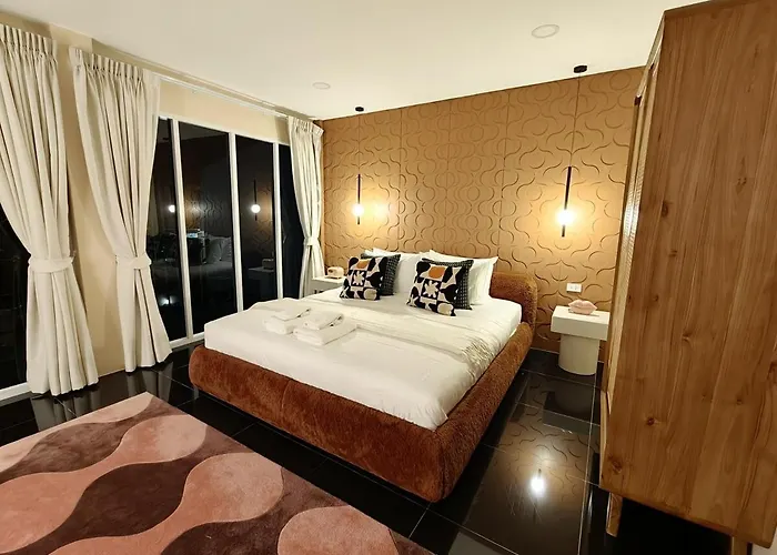 Retrovibes Sathorn Bts Saphan Taksin Iconsiam Asiatique Chao Phraya Max 9 Persons 曼谷