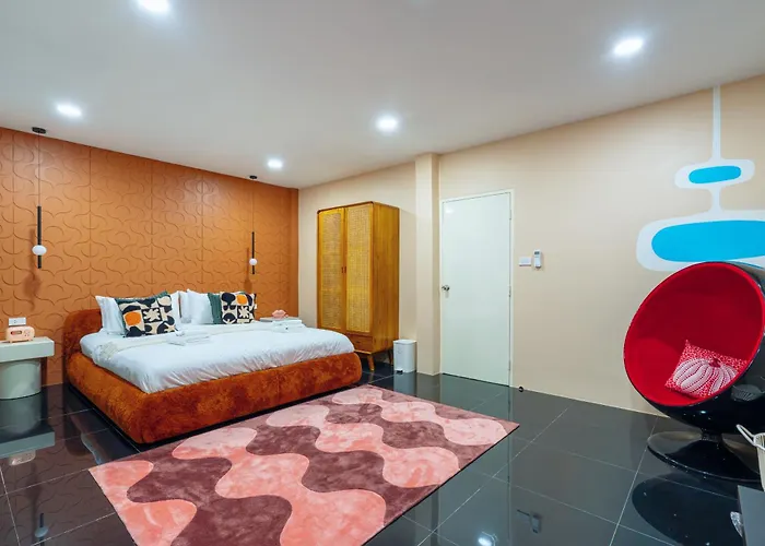 Retrovibes Sathorn Bts Saphan Taksin Iconsiam Asiatique Chao Phraya Max 9 Persons Ferienhaus