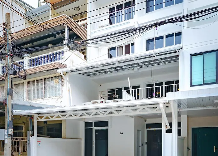 Retrovibes Sathorn Bts Saphan Taksin Iconsiam Asiatique Chao Phraya Max 9 Persons Bangkok